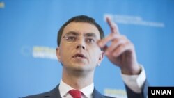 Омелян: Володимире Зеленський, привіт від Вас я отримав! Мовчати не буду!