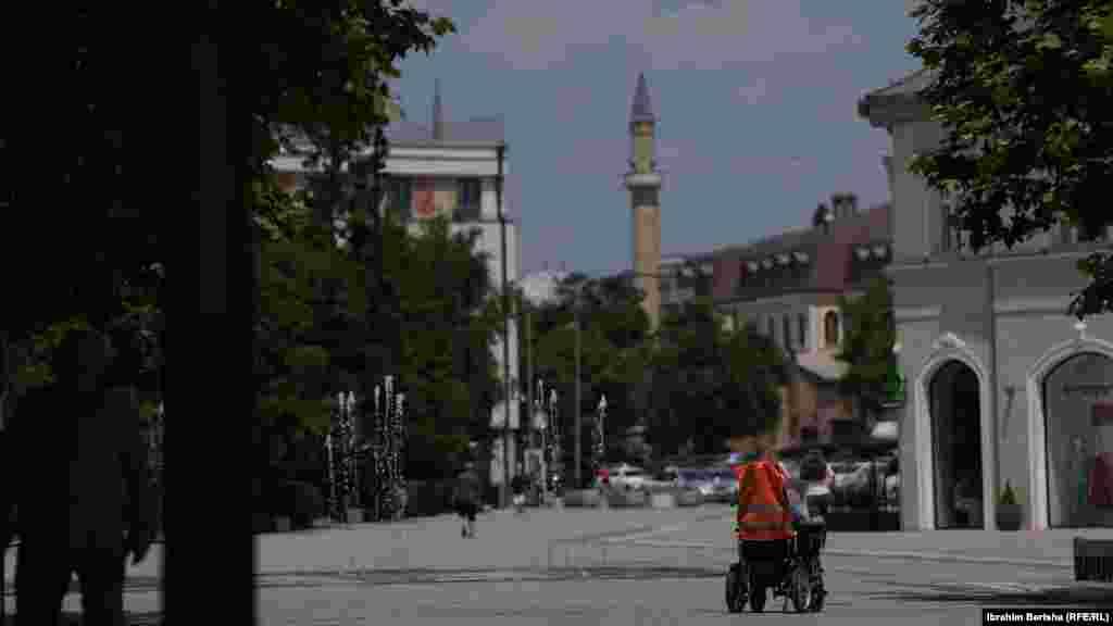 Sipas autoriteteve, në ditë të nxehta qytetarët duhet të veshin rroba të lehta, si dhe të pinë ujë rregullisht.
