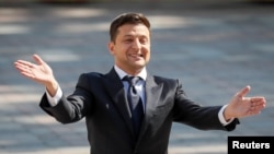 After his party won a big victory in parliamentary elections, Ukrainian President Volodomyr Zelenskiy's choice of prime minister could be crucial to the country's future. 