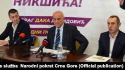 Lider Narodnog pokreta, Miodrag Davidović (u sredini)