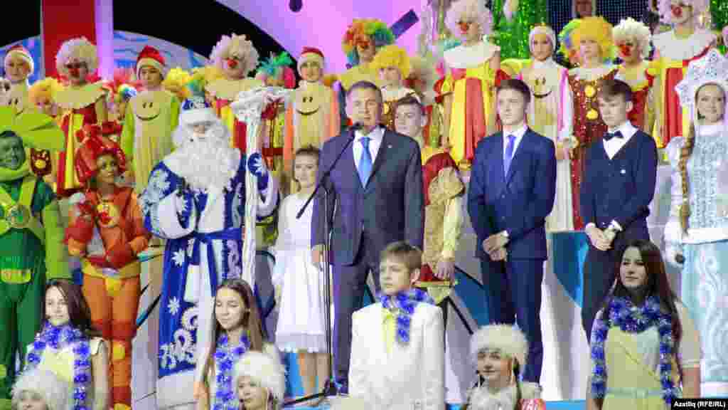 Республика күләм зур Чыршы бәйрәменә килүчеләрне Татарстан президенты Рөстәм Миңнеханов сәламли  