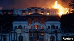 Zapaljen kompleks u kojem se nalaze kanaclearije premijera Nepala i više ministara, Katmandu, 9. septembar 2025.