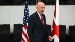 Secretarul britanic al Apărării, John Healey, sosește la reuniunea Grupului de contact pentru apărare al Ucrainei, parte a reuniunii summitului miniștrilor apărării NATO, la sediul NATO din Bruxelles, pe 15 octombrie 2025. 