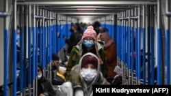 Пассажиры в московском метро