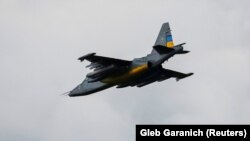 Ілюстраційне фото. Український фронтовий бомбардувальник Су-24 поблизу міста Бахмута Донецької області, 18 червня 2022 року