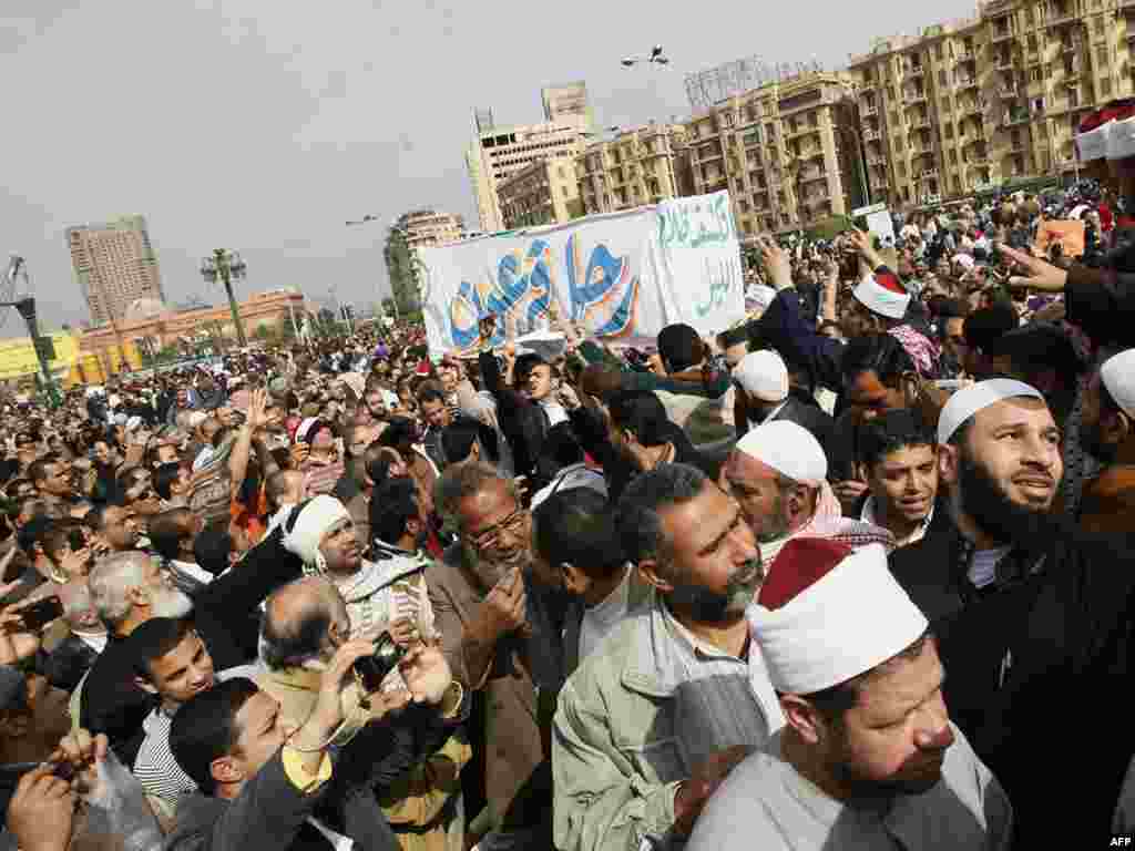 Тысячи египтян собрались на площади Тахрир в Каире для "марша миллиона"