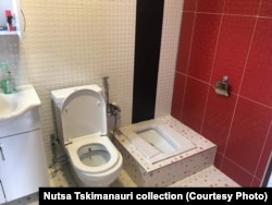 გონიო, ასეთ ტუალეტში თუ მოხვდი, ძალიან გაგიმართლა.