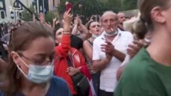 В Тбилиси требуют отставки премьера В Тбилиси требуют отставки премьера