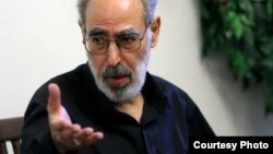 آقای قدیانی میگوید «دولت فرمانبر و مطیع» روحانی، برای تأمین هزینه جاهطلبیهای خامنهای، دیواری کوتاهتر از دیوار مردم نیافته است.