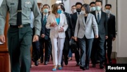 აშშ-ის წარმომადგენელთა პალატის სპიკერი ნენსი პელოსი 2022 წლის 3 აგვისტოს ტაივანში ჩაფრინდა და პრეზიდენტ ცაის შეხვდა. ამან უფრო დაძაბა პეკინი-ვაშინგტონის ურთიერთობები. ტაივანის გარშემო ჩინეთის სახალხო-განმათავისუფლებელმა არმიამ ერთი კვირის განმავლობაში სამხედრო წვრთნები ჩაატარა