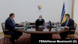 Članovi Predsjedništva BiH Milorad Dodik (L), Šefik Džaferović (u sredini) Željko Komšić (D), Sarajevo, juli, 2020.