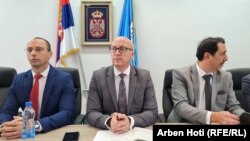 Predstavnici Srba na severu Kosova na sastanku 5. novembra u Zvečanu na severu Kosova.