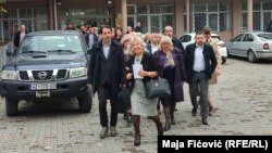 Predsednica Suda Ljiljana Stevanović i član Sudskog saveta Kosova Nikola Kabašić sa sudijama i administrativnim radnicima, Severna Mitrovica, 7. novembar 2022. 
