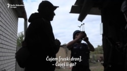 Ukrajinski civili evakuišu Kupjansk usred ruskih napada dronovima