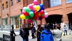 Хабаровск. Нападение на участников флэшмоба "Радуга над Амуром" Хабаровск. Нападение на участников флэшмоба "Радуга над Амуром"