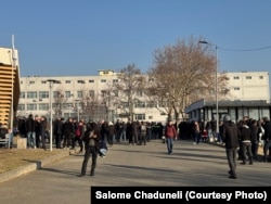 იოსებ გორგაძის ახლობლებისა და ოჯახის წევრების საპროტესტო აქცია „გლდანის ციხესთან“, ფოტო გადაღებულია 2025 წლის 29 იანვარს.