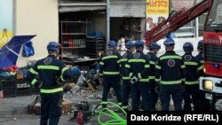 სამაშველო სამუშაო ჩამონგრეულ შენობასთან