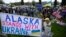 Демонстрация под надслов „Аляска е с Украйна“ се проведе в Анкъридж, Аляска, часове преди срещата на Тръмп и Путин
