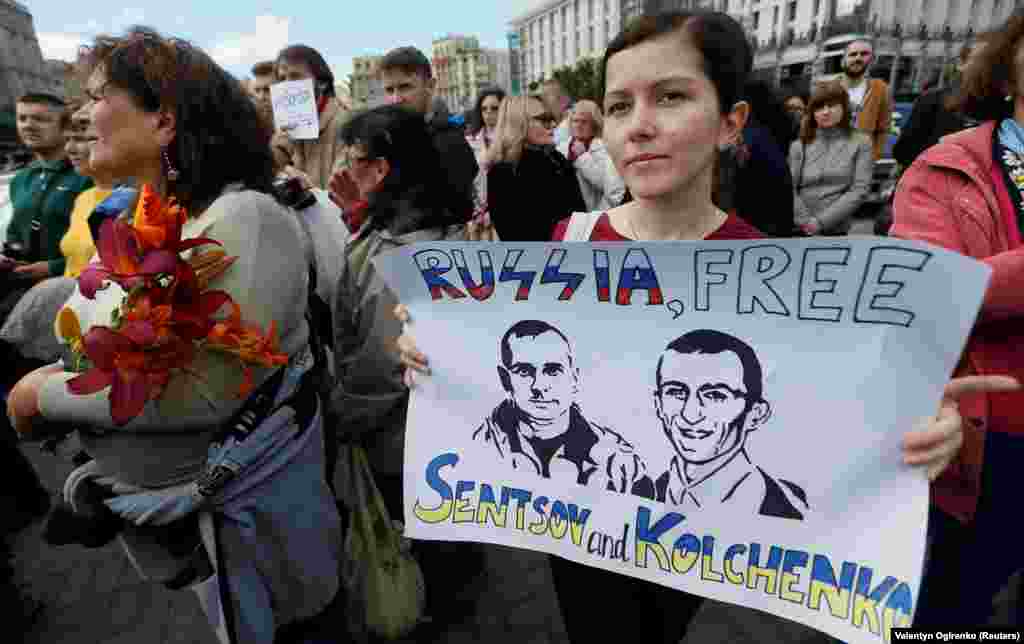 Акція з вимогою звільнити Олега Сенцова та інших українських політв'язнів із російських тюрем. Київ, 1 липня 2018 року. НА ЦЮ Ж ТЕМУ
