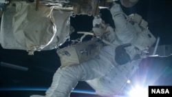 NASA-in astronaut Terry Virts tokom svemirske šetnje 2015. godine.