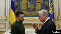 Владимир Зеленский (слева) и Кит Келлог, Киев, 20 февраля 2025