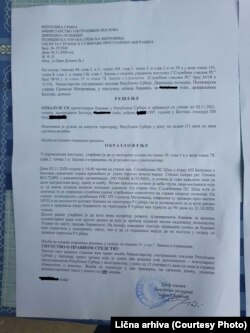 Anke (23), iz Belgije, u Srbiju je stigla 2. oktobra, a rešenje u kojem se traži da napusti državu joj je uručeno 3. novembra. Odlučila je da, ipak, ostane u Srbiji.