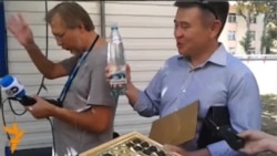 У Казахстані протестували проти тиску Росії заборонити продукцію «Рошену» У Казахстані протестували проти тиску Росії заборонити продукцію «Рошену»