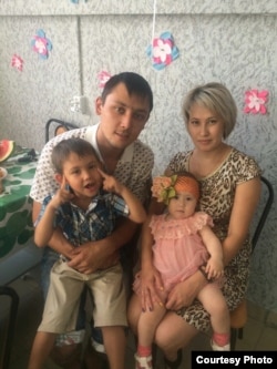 Диния и Азамат с детьми