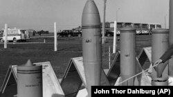 Tokom rata je prvi put masovno upotrebljeno hemijsko oružje (bojni otrovi), zatim tenkovi, avioni i podmornice sa torpedima kojima su gotovo paralizovali plovidbu morima. (Ahrivska fotografija hemijskog oružja)