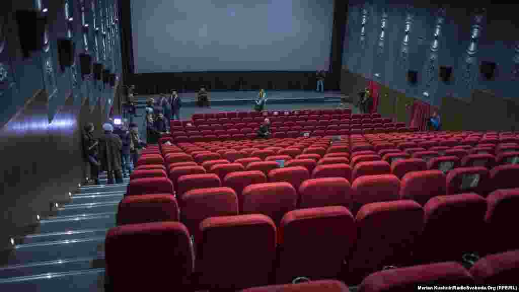 Центральну залу відновили без змін інтер'єру.