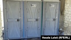 Toaleti postavljeni za migrante, Foto: Vesela Laloš