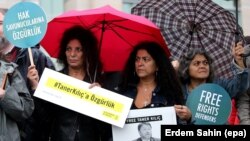 Protesti ispred suda u Turskoj 