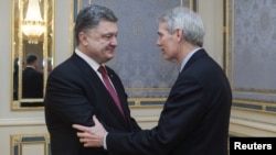 Петр Порошенко и Роб Портман – один из авторов законопроекта