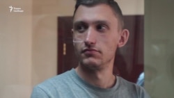 "Полицейская машина, защищая Путина, уничтожает людей" "Полицейская машина, защищая Путина, уничтожает людей"