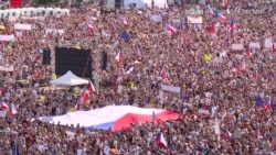 Понад 250 тисяч чехів вимагають відставки прем’єр-міністра – відео Понад 250 тисяч чехів вимагають відставки прем’єр-міністра – відео