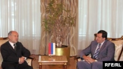 Predsjednik RS Milorad Dodik i visoki predstavnik Valentin Inzko u Banjaluci, 2009.