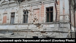 Наслідки одного з попередніх російських ударів у Херсонській області, архівне фото