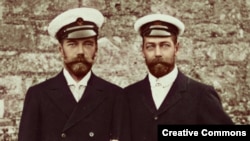 Последний русский царь Николай II и британский король Георг V были родственниками с непохожими судьбами