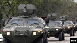 Грузія -- Колона бронемашин зосереджена біля військової бази в Мухровані, 5 травня 2009 р.