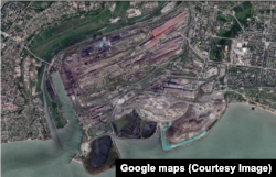 Завод "Азовсталь" в устье реки Кальмиус, впадающей в Азовское море, 2021 год