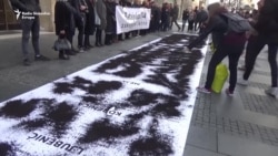Ulična akcija sećanja na stradale albanske civile sa Kosova Ulična akcija sećanja na stradale albanske civile sa Kosova