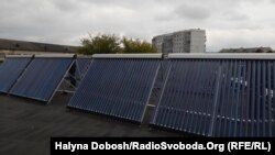 Сонячні колектори на даху дитячого садка