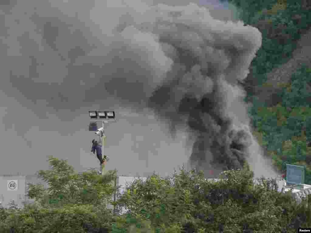 Kosovo - Zapaljen granični prelaz Jarinje, 27.07.2011. Foto: Reuters 