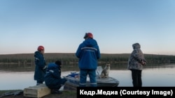 Электрики приехали чинить электричество в село Сюльлюкар. Фото: Марина Сычева