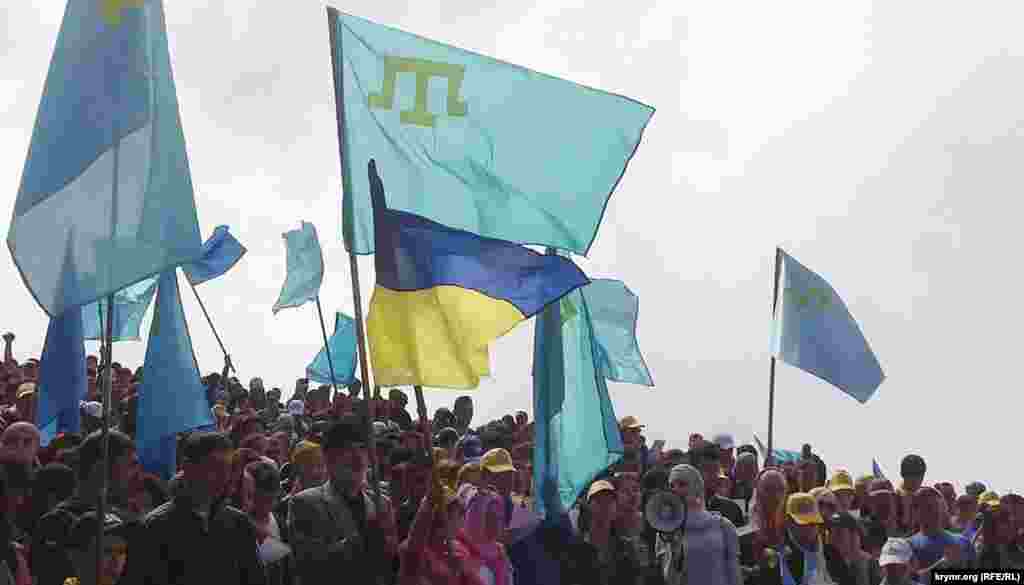 Кримські татари, скандуючи «Батьківщина!» і «Слава Україні!», підкорили одну з найвищих гір Криму Чатир-Даг. В акції взяли участь близько 2 тисяч осіб. 10 травня 2014 року