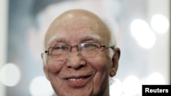 د وزیراعظم نواز شریف د بهرنیو چارو سلاکار سرتاج عزیز