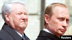 Putin po dolasku na vlast gradi legitimitet na kritici Jeljcinove prozapadne politike Rusije