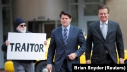 Paul Manafort (na fotografiji desno) ispred federalnog suda u državi Virginia, mart 2018.
