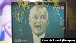 Флешмоб против российской пропаганды в центре Минска. Октябрь, 2016