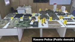 Oružje koje je zaplenila Kosovske policija u Zvečanu, 19. novembar 2024.